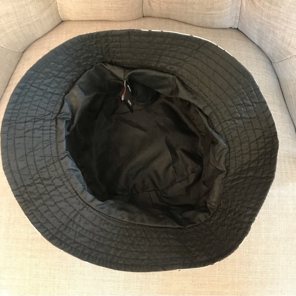 O’NEILL | Official O’Neill Hawaiian Flowers Surf Bucket Hat - Picture 4 of 8